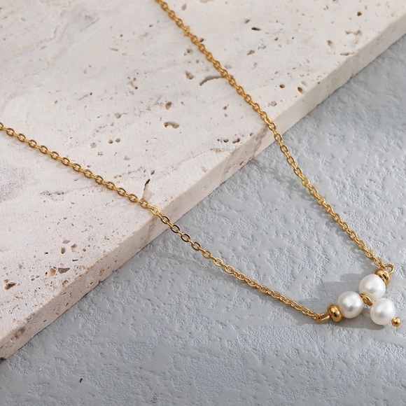 ‼️SALE‼️18K Gold Plated Natural Freshwater Pearl Necklace - Picture 2 of 5